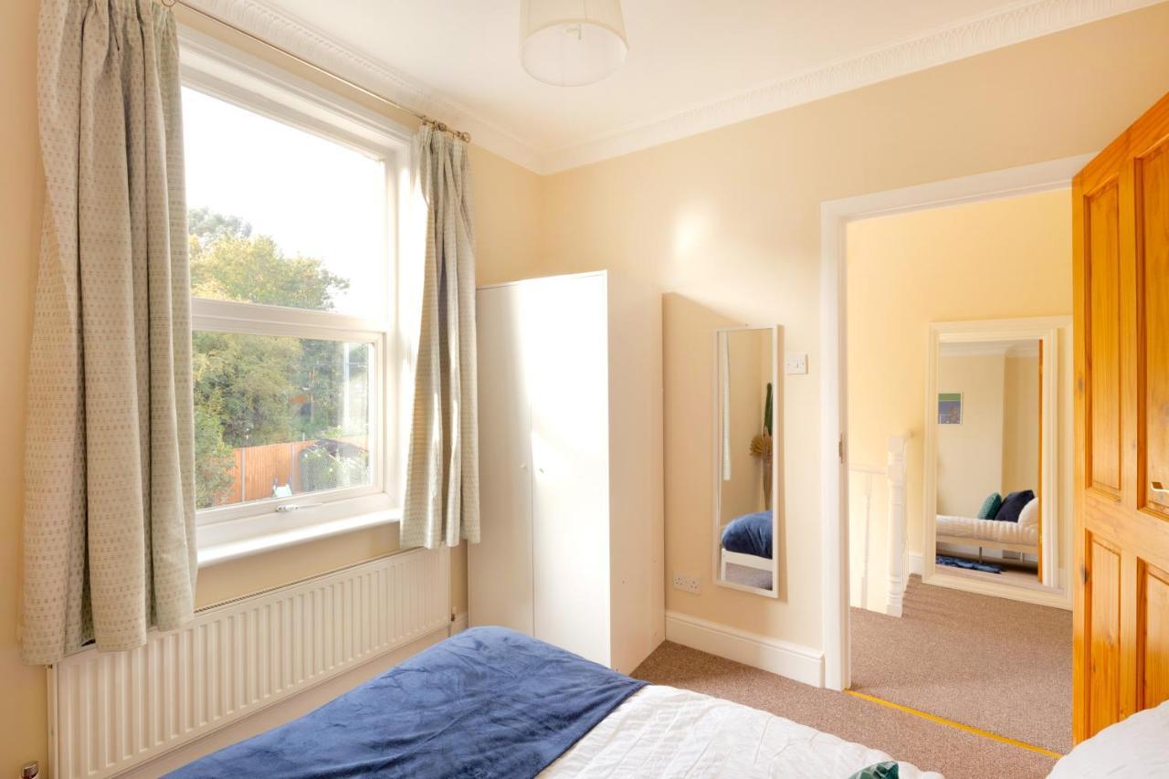 런던 Stylish House In Wimbledon 빌라 외부 사진