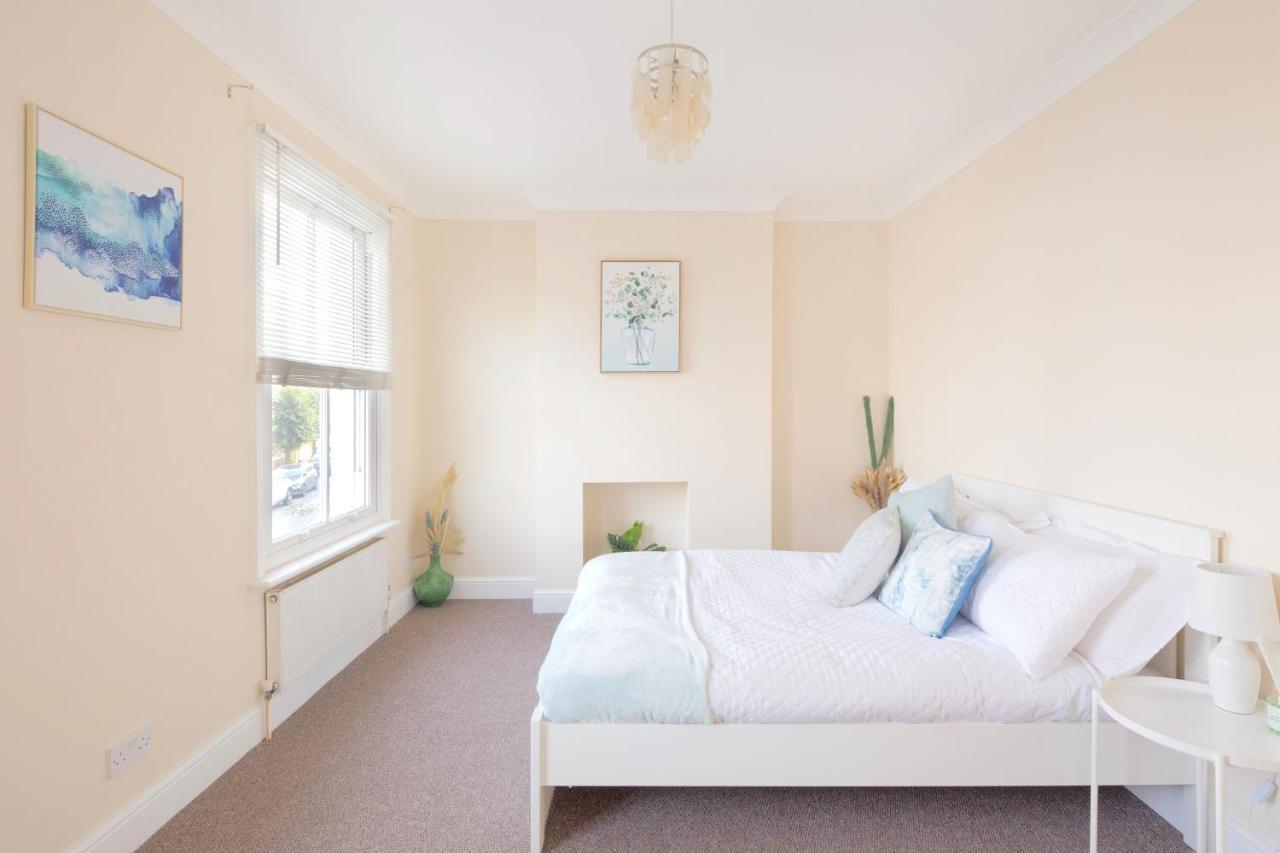 런던 Stylish House In Wimbledon 빌라 외부 사진