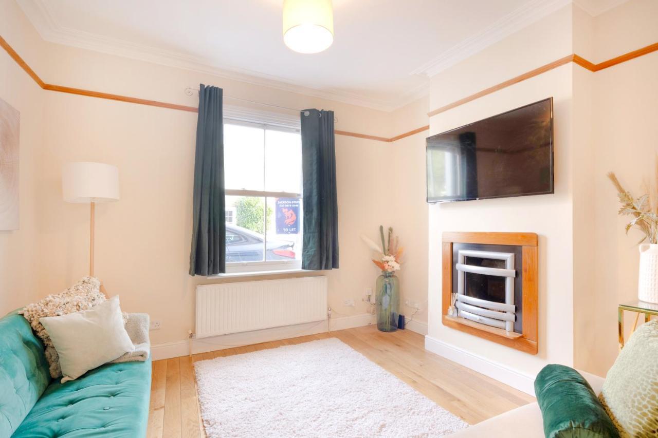 런던 Stylish House In Wimbledon 빌라 외부 사진