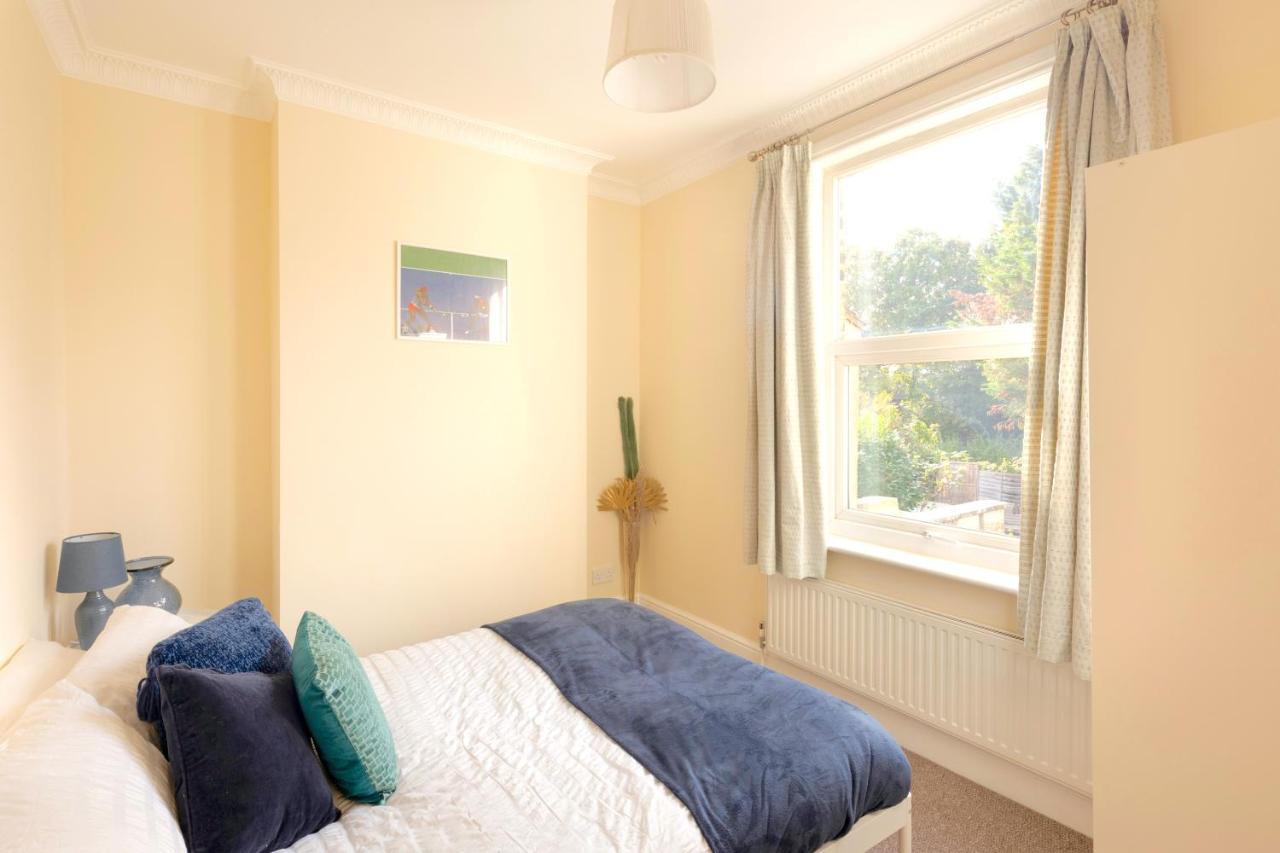 런던 Stylish House In Wimbledon 빌라 외부 사진