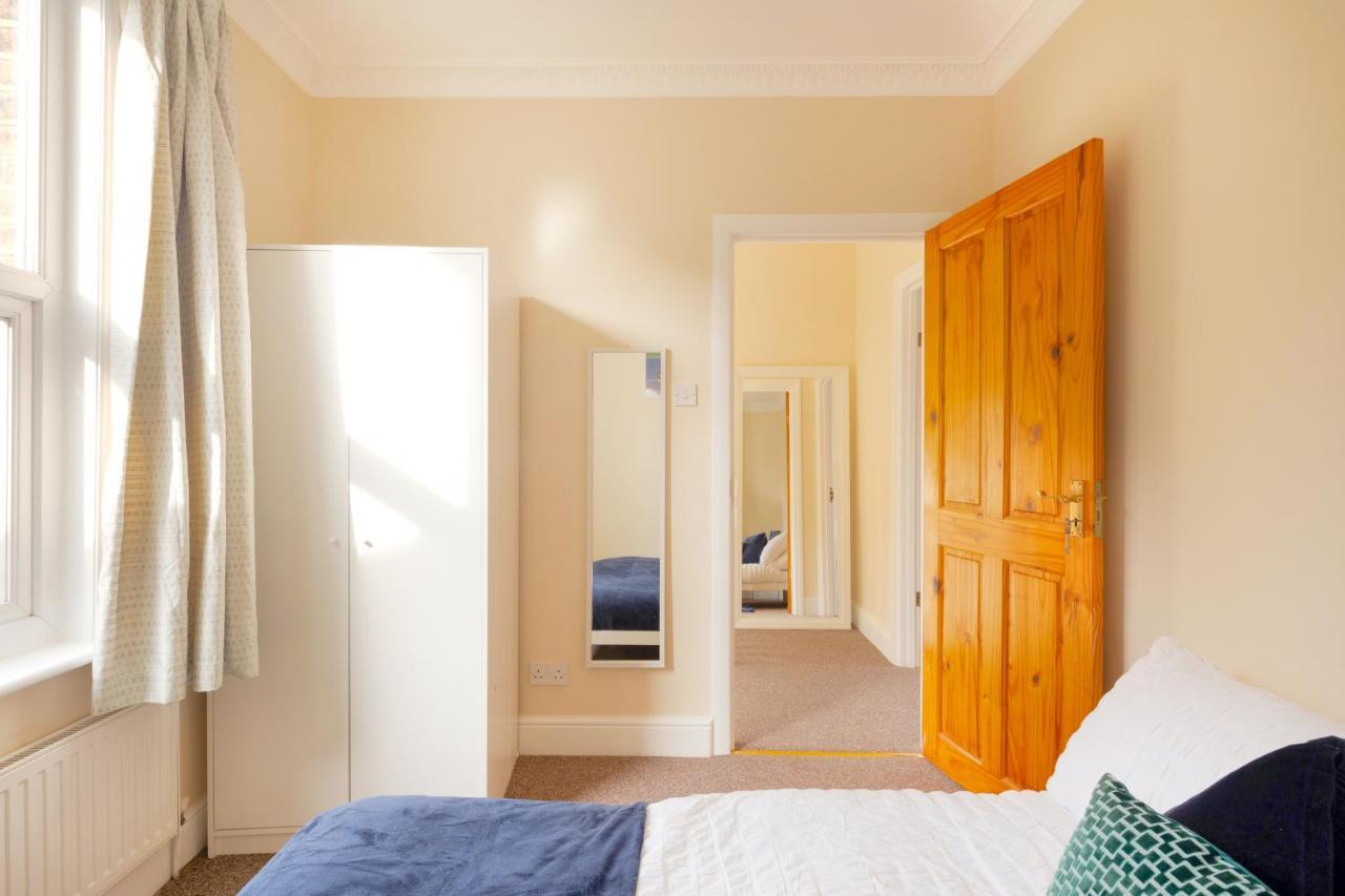 런던 Stylish House In Wimbledon 빌라 외부 사진